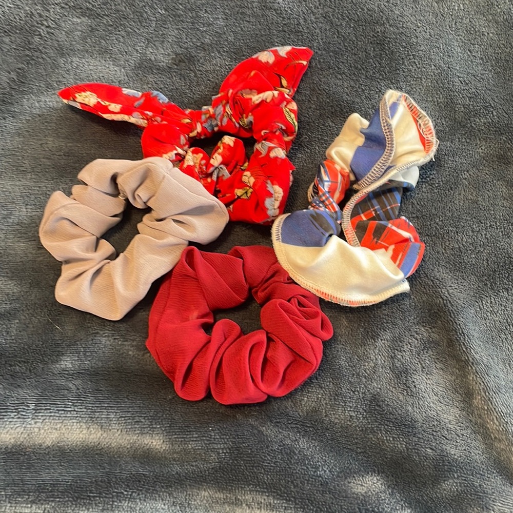 4 pack of scrunchies